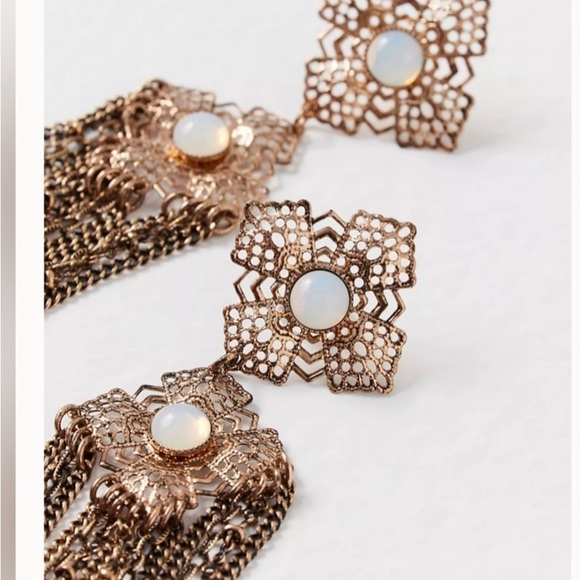 NWT Free People Gold Culver Earrings - Picture 3 of 7